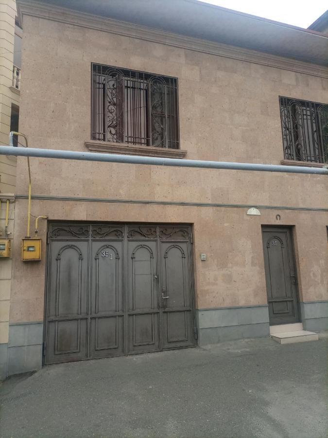 Hero Hostel Ereván Exterior foto